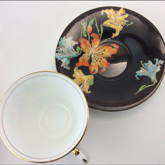 Aynsley Bone China Teacup And Saucer - Picture 7 of 10